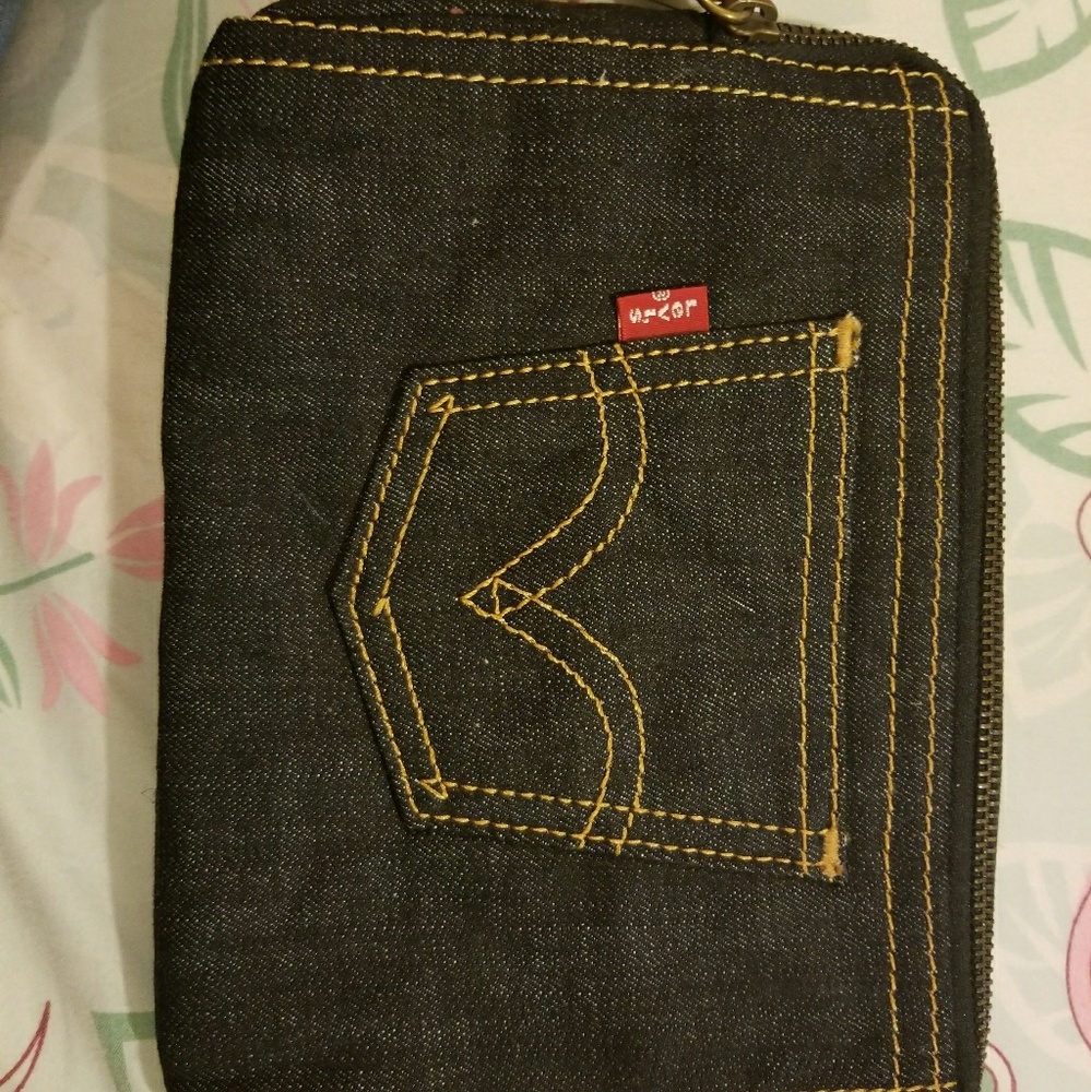 Levis Clutch